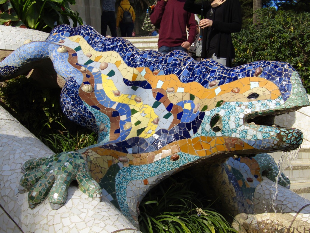 The salamander statue on the Dragon's Stairway at Park Güell.